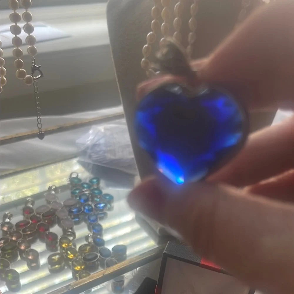 Timeless genuine natural sapphire blue large stoneHeart Titanic inspired - Picture 1 of 7